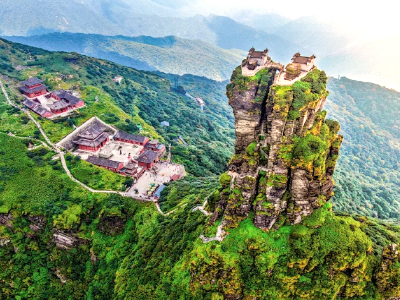 貴州黃果樹瀑布、大小七孔、梵凈山、西江千戶苗寨純玩六天